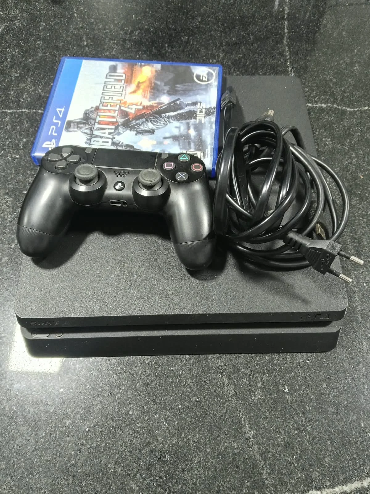 TA/ PLAYSTATION 4 100%! TOP! + JOGO! E ACESSÓRIOS! 797,00 SEGUIDOS DE 37,00
