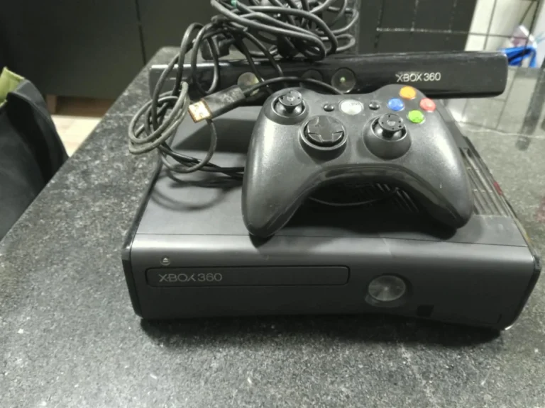TA/ CONSOLE XBOX 360! MICROSOFT! 178,00 SEGUIDOS DE 20,00