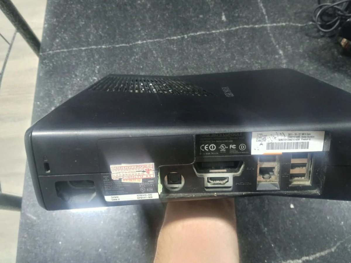CX/ A***ur S**NN /CONSOLE XBOX 360 SLIM! TOP! COM ACESSÓRIOS!  99,00 SEGUIDOS DE 17,00