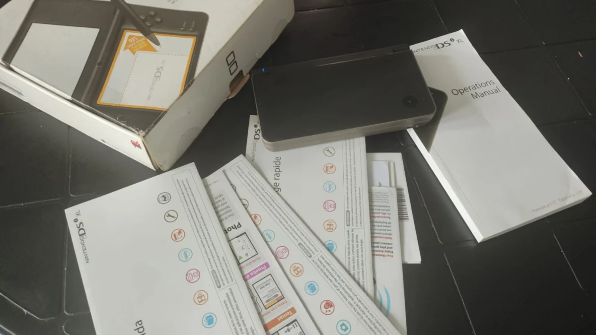WA/ LINDO NINTENDO DSI XL ORIGINAL! NA CAIXA! MANUAIS! SERIAL BATENDO! 278,00 SEGUIDOS DE 25,00