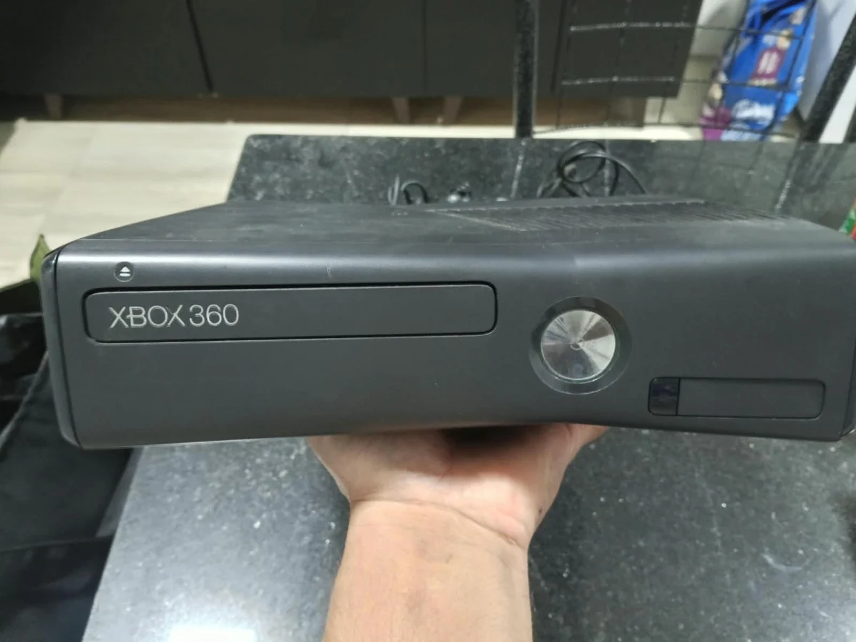 TA/ CONSOLE XBOX 360! MICROSOFT! 178,00 SEGUIDOS DE 20,00