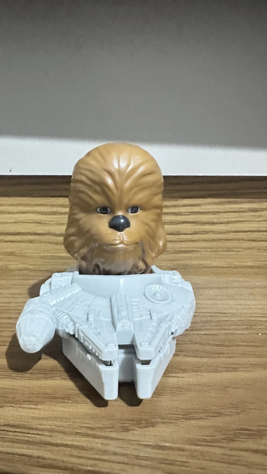 NR/ BONECO CHEWBACCA NA MILLENIUM FALCON 20,00 SEGUIDOS DE 4,00