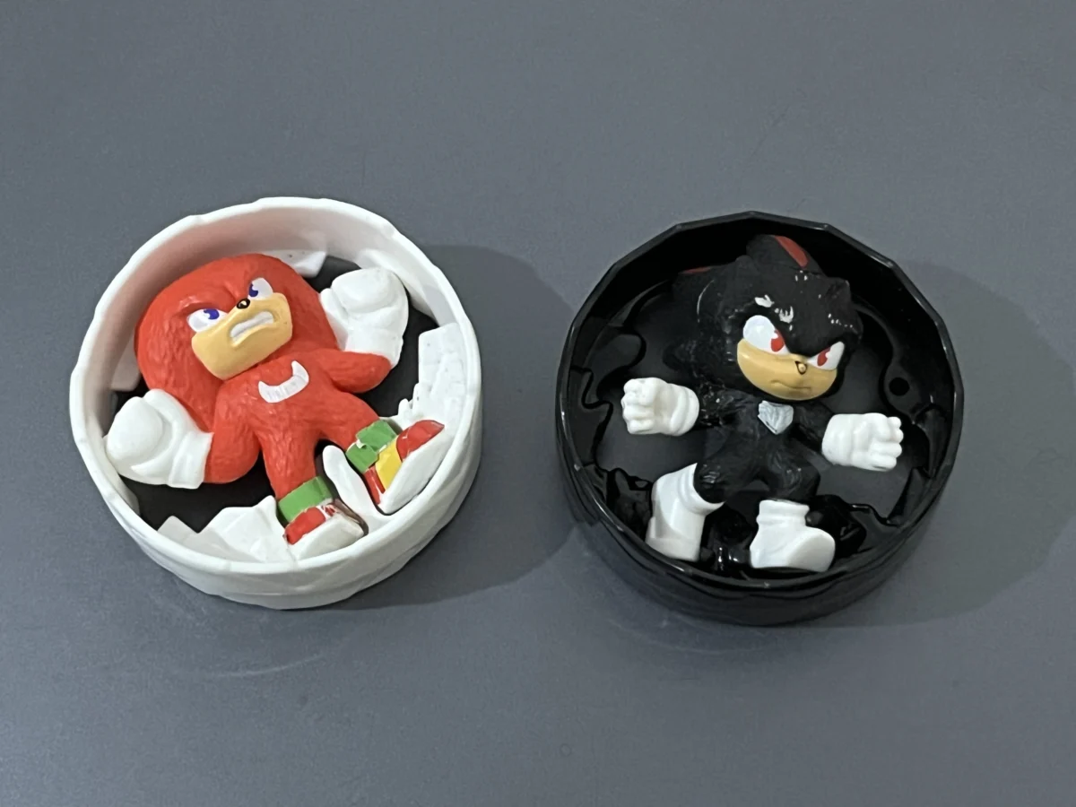 CX/ R***el S**ra /LOTE COM 2 BONECOS DA LINHA SONIC! KNUCKLES E SHADOW! 15,00 SEGUIDOS DE 5,00