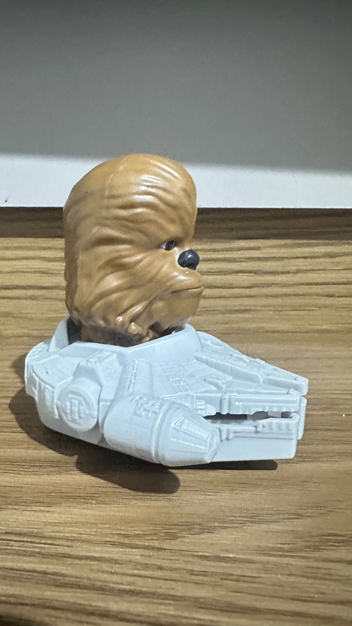 NR/ BONECO CHEWBACCA NA MILLENIUM FALCON 20,00 SEGUIDOS DE 4,00