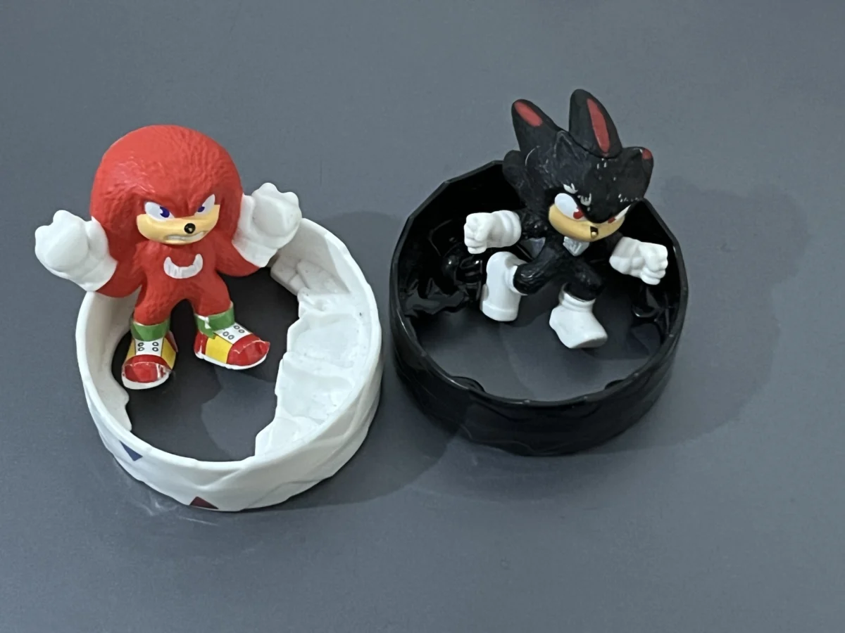 CX/ R***el S**ra /LOTE COM 2 BONECOS DA LINHA SONIC! KNUCKLES E SHADOW! 15,00 SEGUIDOS DE 5,00