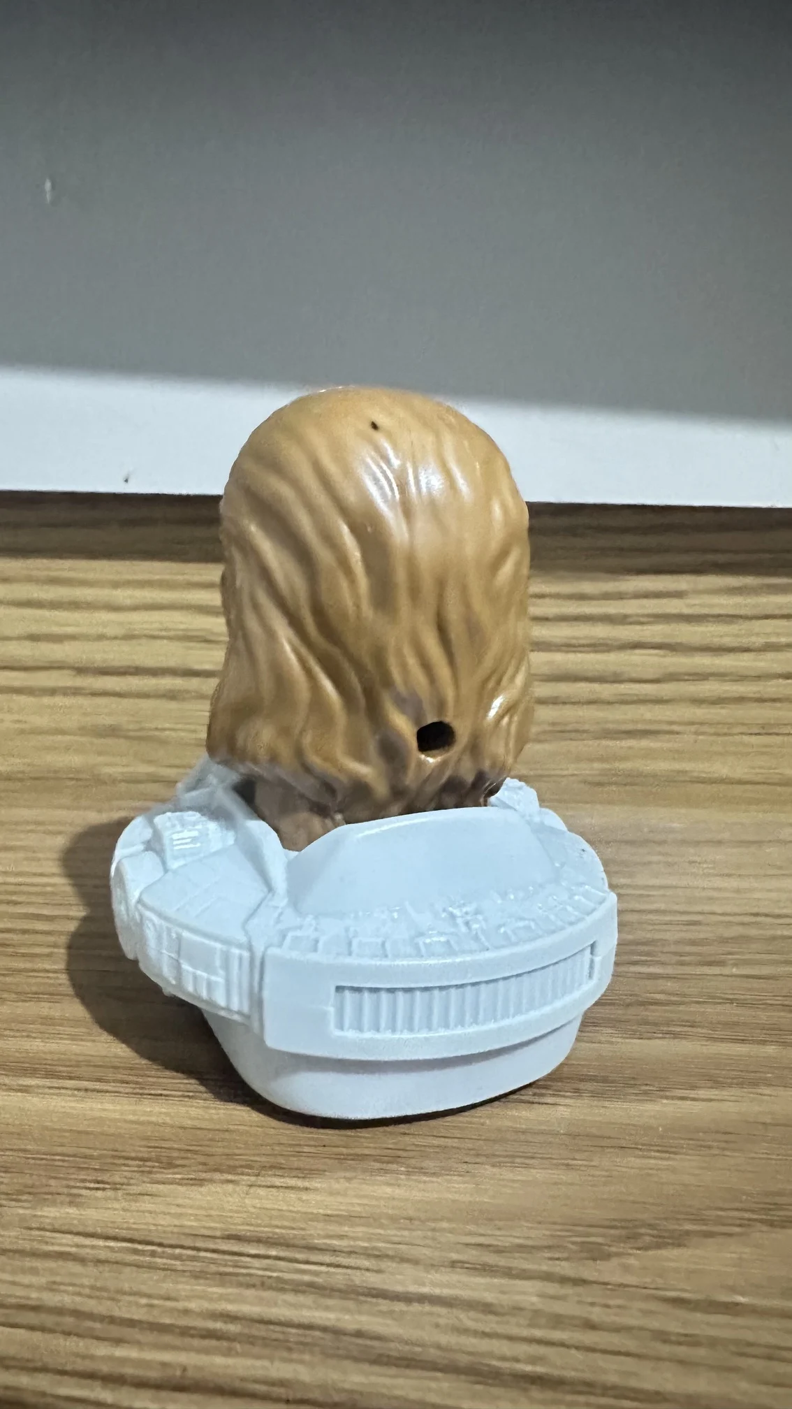 NR/ BONECO CHEWBACCA NA MILLENIUM FALCON 20,00 SEGUIDOS DE 4,00