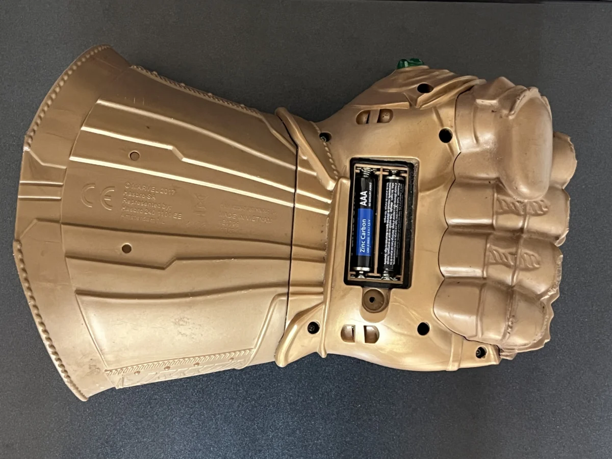 CX/ ITEM TOP! MARVEL INFINITY WAR INFINITY GAUNTLET ELECTRONIC FIST! 39,00 SEGUIDOS DE 7,00