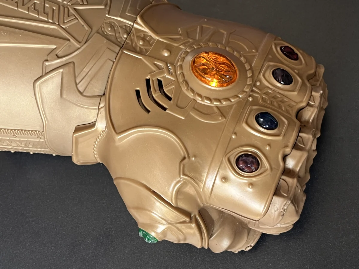 CX/ ITEM TOP! MARVEL INFINITY WAR INFINITY GAUNTLET ELECTRONIC FIST! 39,00 SEGUIDOS DE 7,00