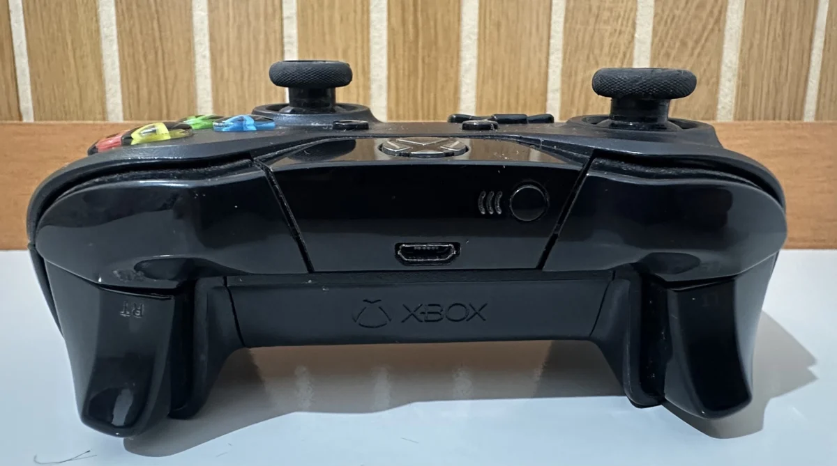 NR/ ORIGINAL CONTROLE XBOX ONE 129,00 SEGUIDOS DE 12,00