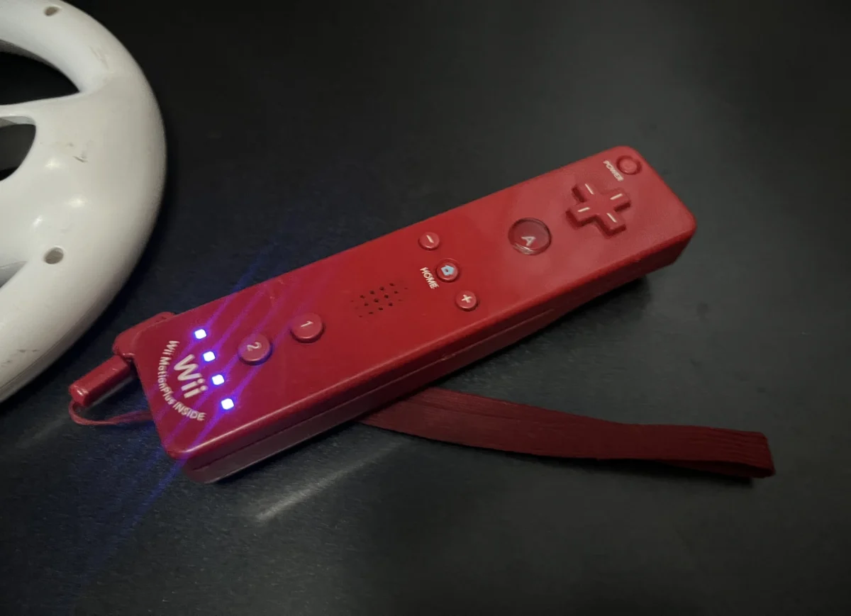 CX/ R***el S**ra /KIT NINTENDO WII !  WII REMOTE PLUS VERMELHO + WII WHEEL ORIGINAIS! 77,00 SEGUIDOS DE 9,00