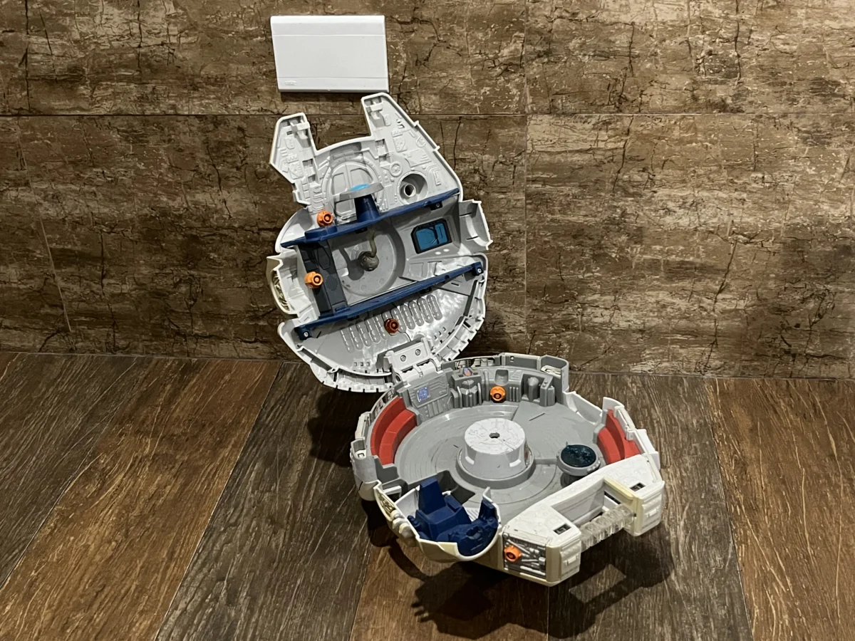 CX/ m*******ms /MILLENNIUM FALCON!  STAR WARS! TOP! 43,00 SEGUIDOS DE 9,00