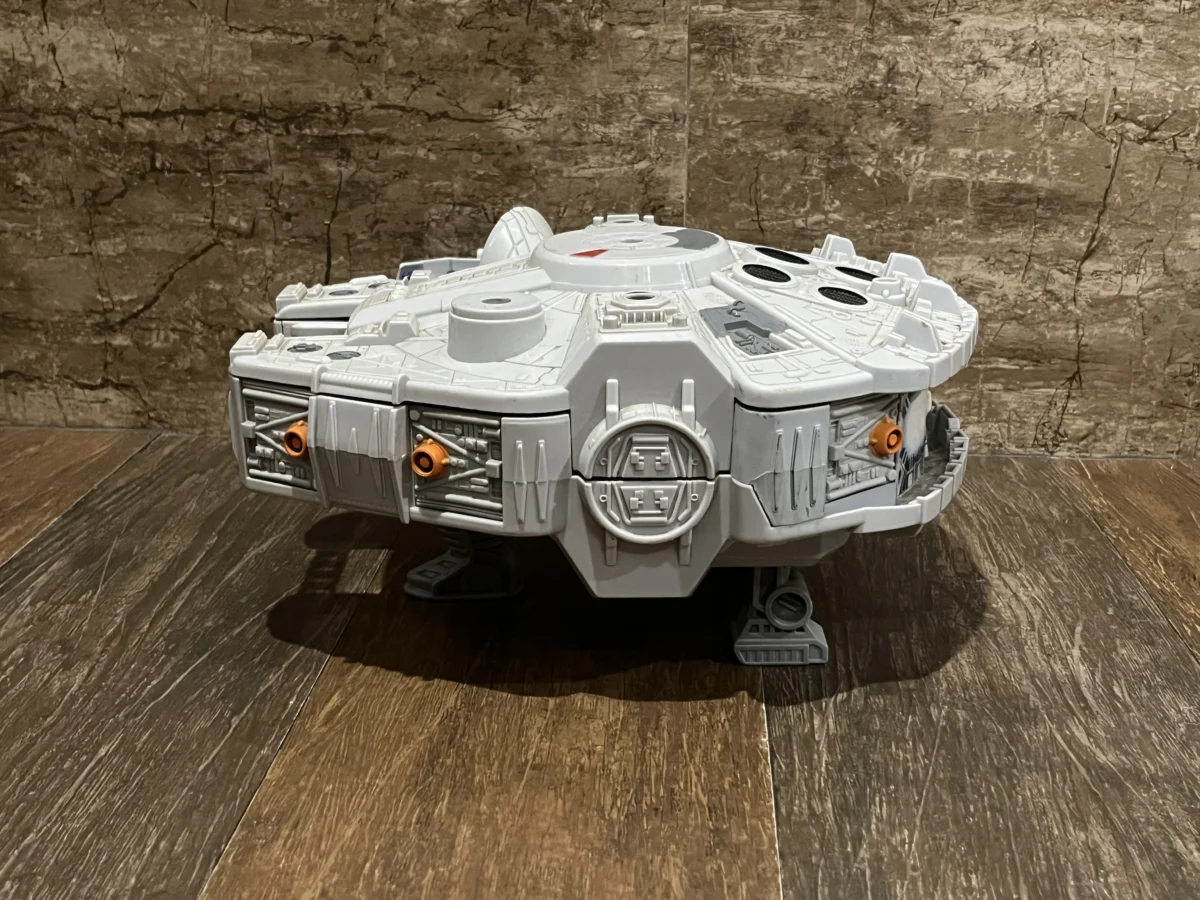 CX/ m*******ms /MILLENNIUM FALCON!  STAR WARS! TOP! 43,00 SEGUIDOS DE 9,00