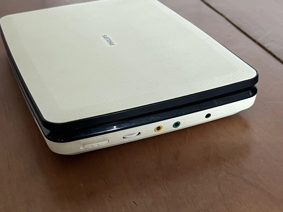 F2/ L****88 /APARELHO DE DVD PORTATIL COM TELA! TOP! 43,00 SEGUIDOS DE 9,00