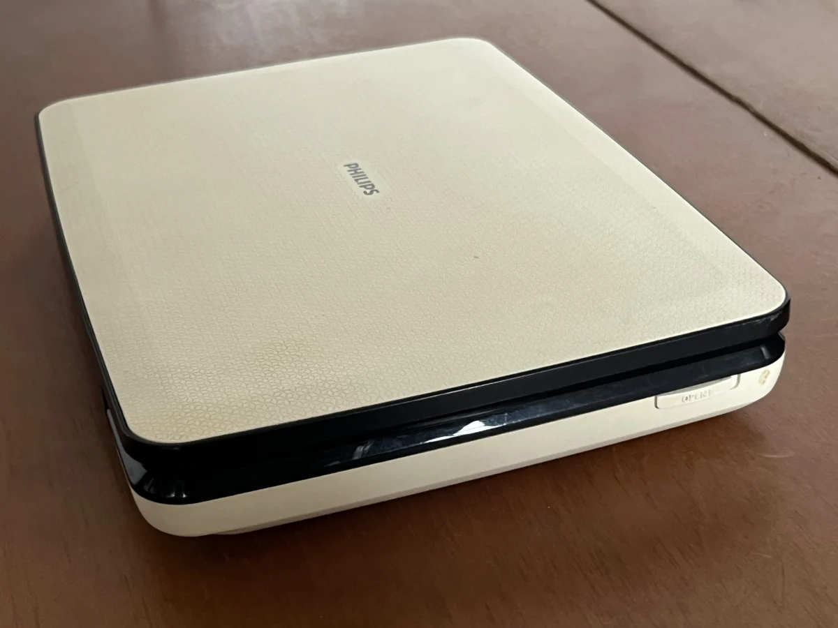 F2/ L****88 /APARELHO DE DVD PORTATIL COM TELA! TOP! 43,00 SEGUIDOS DE 9,00