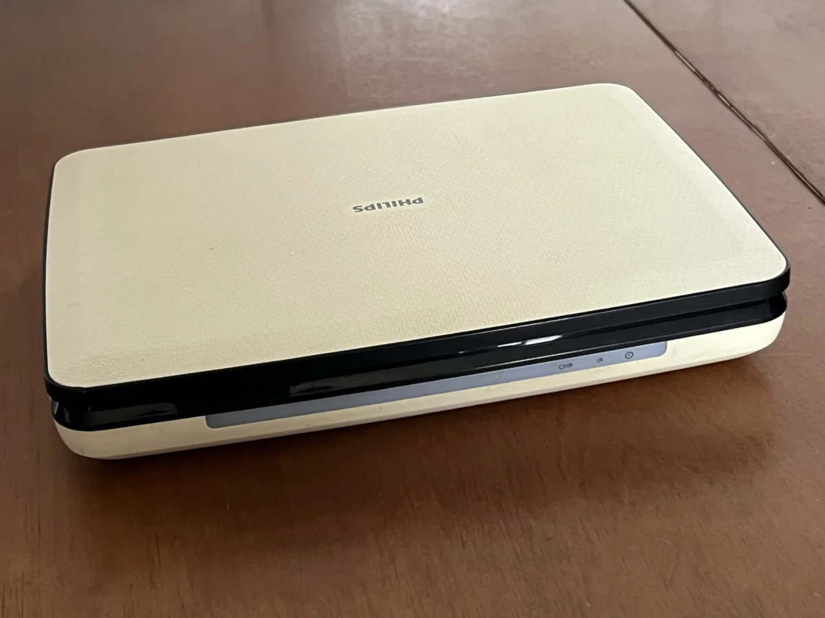 F2/ L****88 /APARELHO DE DVD PORTATIL COM TELA! TOP! 43,00 SEGUIDOS DE 9,00