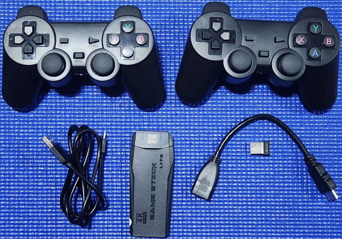 DN/ S*R /GAME STICK LITE 4K COM 2 CONTROLES 52,00 SEGUIDOS DE 8,00