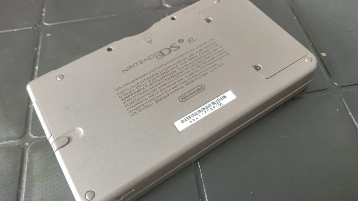 WA/ LINDO NINTENDO DSI XL ORIGINAL! NA CAIXA! MANUAIS! SERIAL BATENDO! 278,00 SEGUIDOS DE 25,00