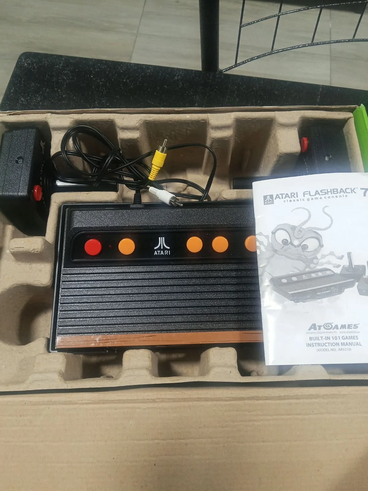 CX/ R****to B****ra C****ho /ORIGINAL! ATARI FLASHBACK 7! NA CAIXA! UM VERDADEIRO MERGULHO NA ERA DE OURO! 178,00 SEGUIDOS DE 23,00