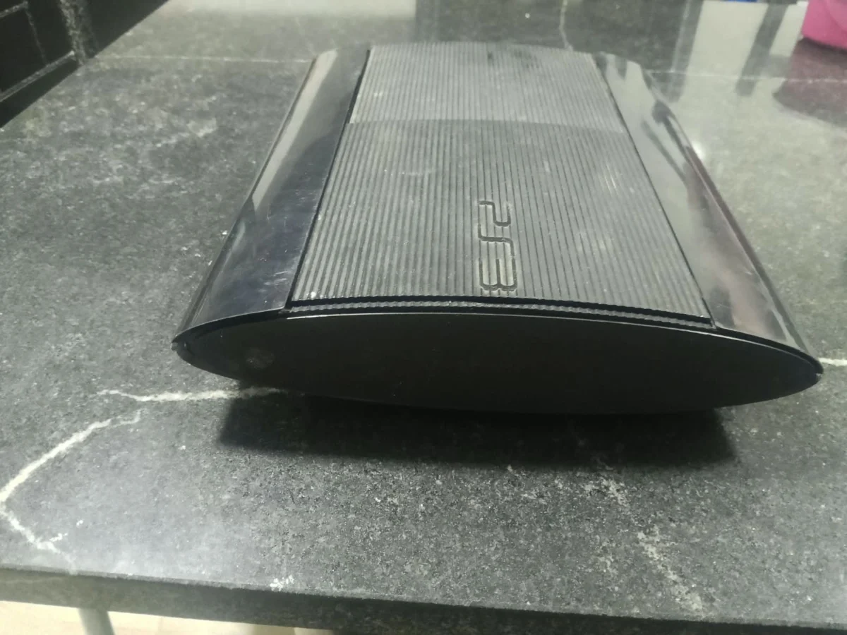 CX/ A***ur S**NN /PLAYSTATION 3 SUPER SLIM! TOP! 88,00 SEGUIDOS DE 25,00