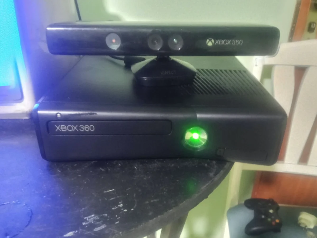 CX/ A***ur S**NN /CONSOLE XBOX 360 SLIM! TOP! COM ACESSÓRIOS!  99,00 SEGUIDOS DE 17,00